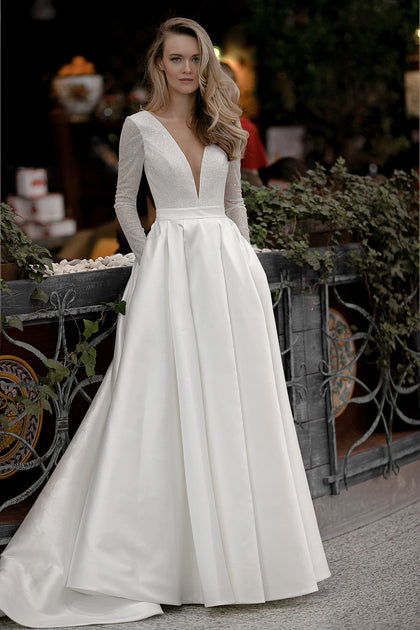 Minimalist Wedding Dress With Long Sleeves Winter Crepe Wedding