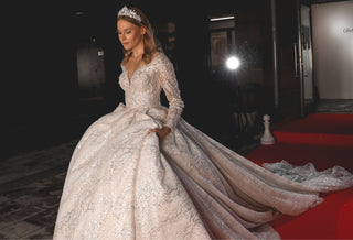 18 Stunning Wedding Dresses for a Winter Celebration