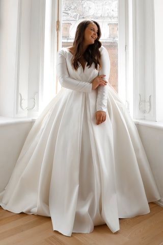 Wedding Dresses For Large Bust Small Waist  Petite wedding dress, Wedding  dress shapes, Classic wedding dress