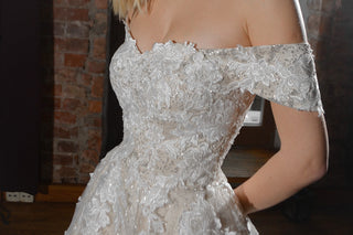 Off-the-Shoulder A-line Wedding Dress Lumy Olivia Bottega Off-the-Shoulder A-line Wedding Dress Lumy Olivia Bottega
