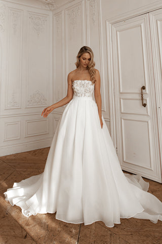 2 in 1 Short Wedding Dress Twilight Muse with Detachable Audrey Skirt Olivia Bottega 2 in 1 Short Wedding Dress Twilight Muse with Detachable Audrey Skirt Olivia Bottega