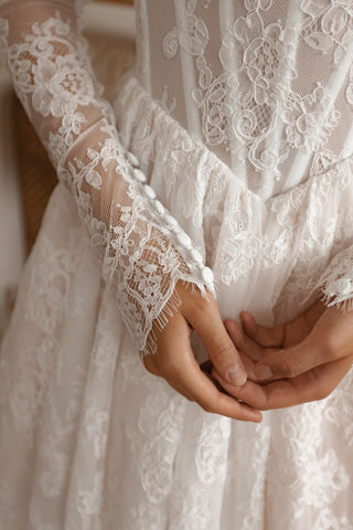 Midi Lace Wedding Dress Miralys