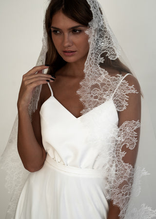 Chantilly Lace Veil Iness 60" | Ready-to-Ship