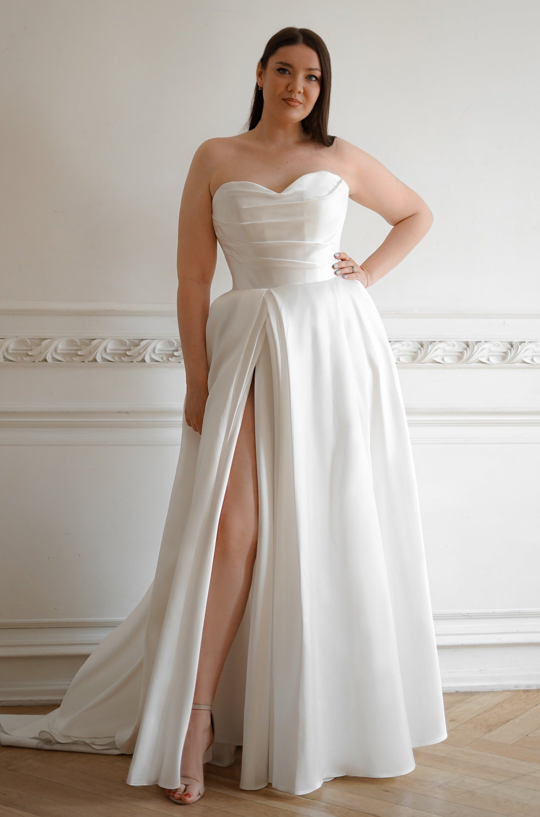 Plus Size Mikado Wedding Dress Chloe US 8 Plus Size Mikado Wedding Dress Chloe US 8