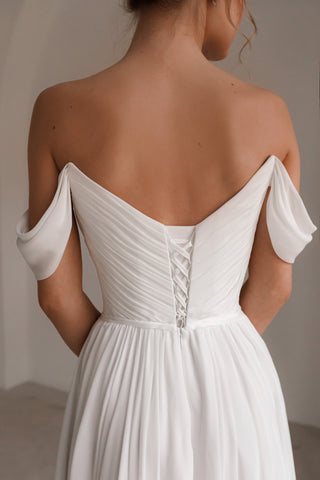 Chiffon Wedding Dress Marit With High Leg Slit Chiffon Wedding Dress Marit With High Leg Slit