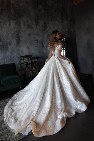 Lace off-the-shoulders wedding dress Airis - oliviabottega
