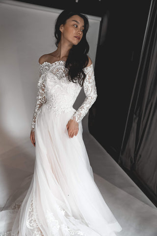 Wedding dress Viteria by Olivia Bottega . Lace wedding dress. Long sleeve wedding dress. Mod wedding dress. - oliviabottega
