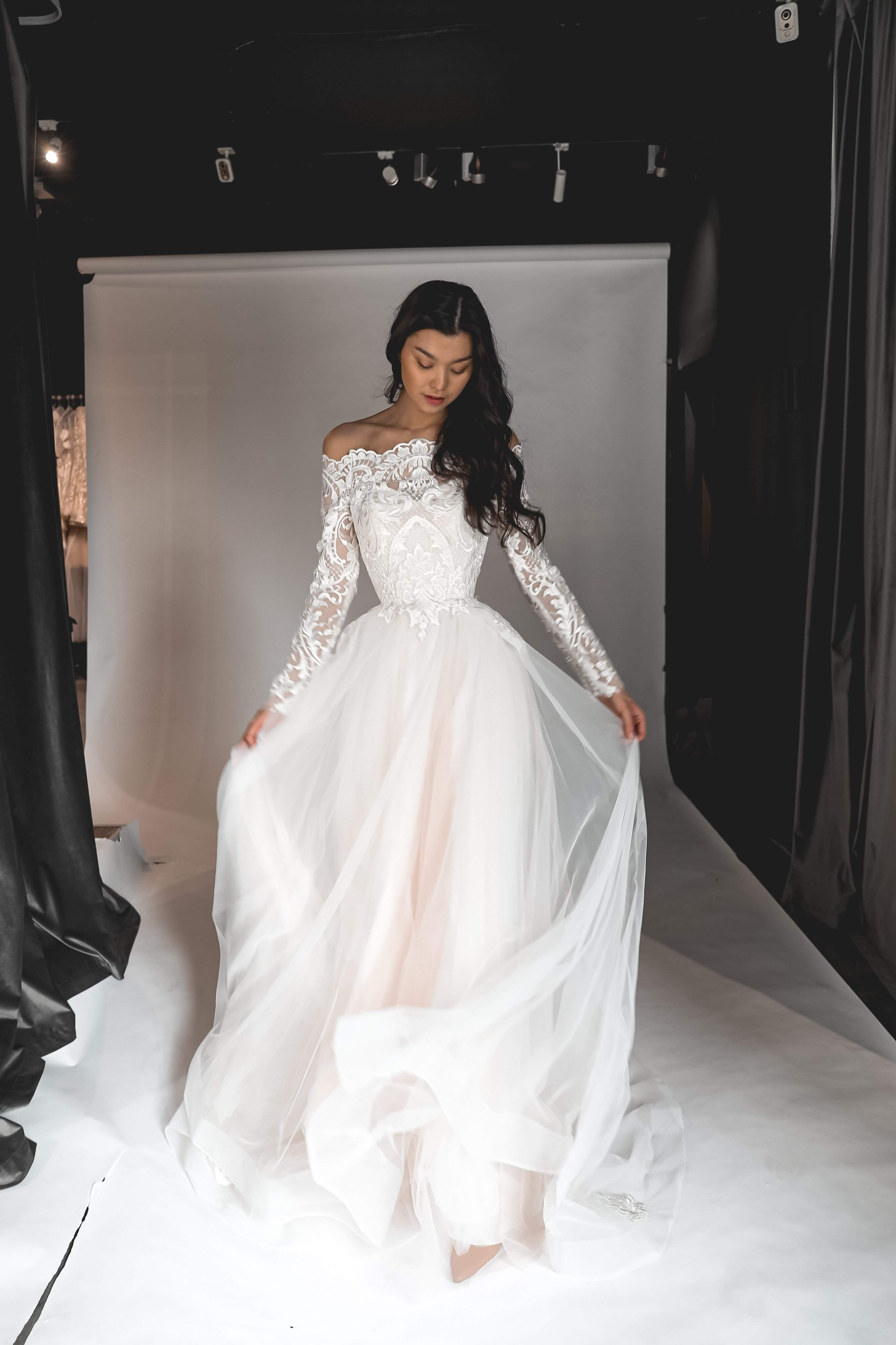 Long Long-Sleeve Ball Gown Wedding Dress Viteria – Olivia Bottega