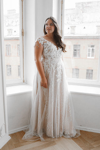 Plus Size Lace Wedding Dress Enn