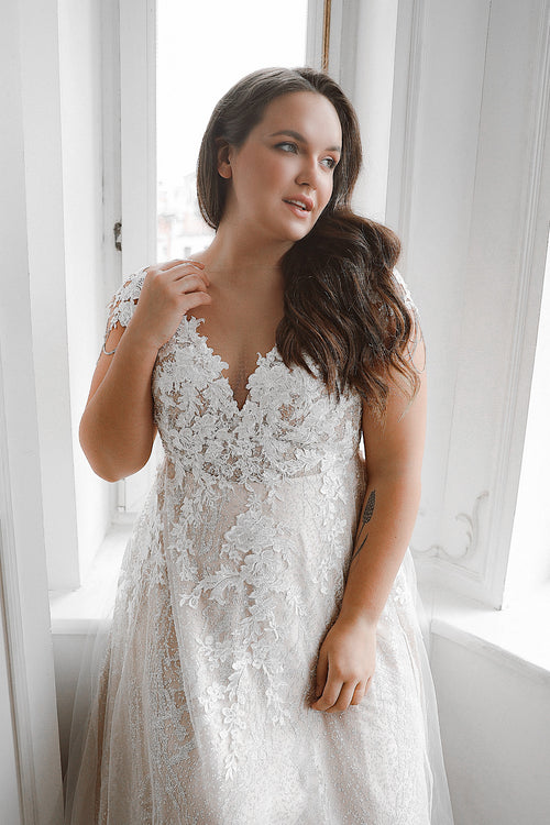 Plus Size Lace Wedding Dress Enn - Olivia Bottega