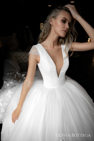 Butterfly Appliqued Wedding Dress Baily Olivia Bottega Butterfly Appliqued Wedding Dress Baily Olivia Bottega