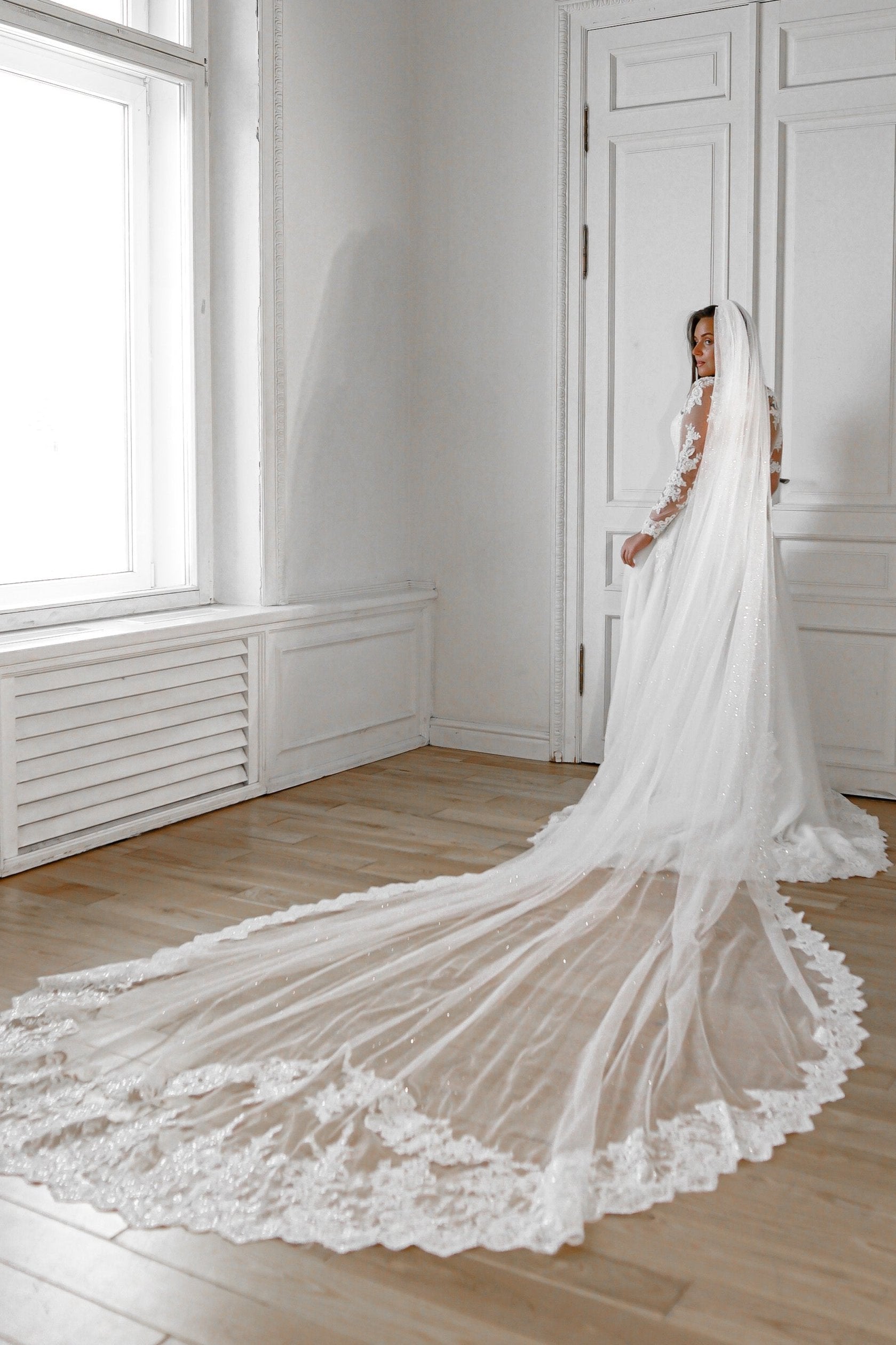 Wedding Veils | Long & Short Bridal Veils | Sparkly Veils for Wedding Olivia Bottega Wedding Veils | Long & Short Bridal Veils | Sparkly Veils for Wedding Olivia Bottega