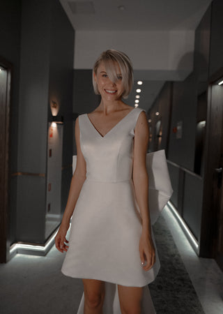 Light ivory Short Wedding Dress Tofa with Huge Bow US 2 Light ivory Short Wedding Dress Tofa with Huge Bow US 2