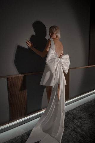 Light ivory Short Wedding Dress Tofa with Huge Bow Olivia Bottega Light ivory Short Wedding Dress Tofa with Huge Bow Olivia Bottega