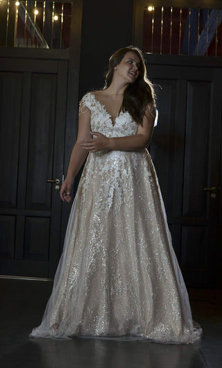Plus size lace A-line wedding dress Enn - oliviabottega