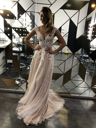 Nude Floral Lace Wedding Dress Enn US 16 Nude Floral Lace Wedding Dress Enn US 16