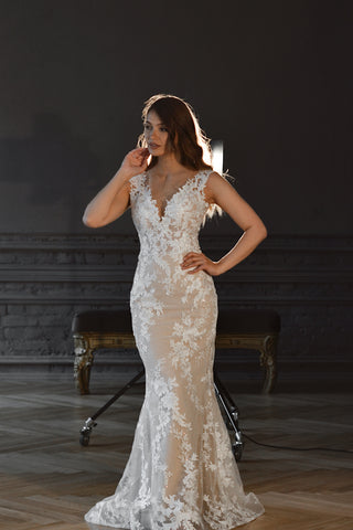 2 in 1 Lace Wedding Dress Airis with Detachable Skirt Olivia Bottega 2 in 1 Lace Wedding Dress Airis with Detachable Skirt Olivia Bottega