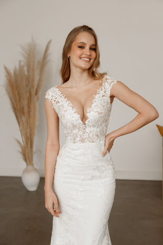 2 in 1 lace dress 2-in-1 Beaded Floral Lace Mermaid Wedding Dress Beige Nude