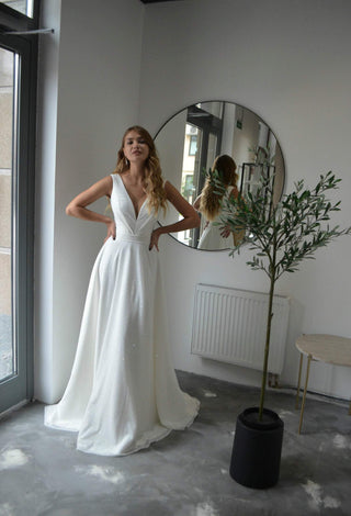 Minimalist glitter wedding dress Kossy - oliviabottega