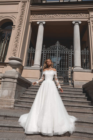 Lace off-the-shoulder Wedding Dress Olies US 4 Lace off-the-shoulder Wedding Dress Olies US 4