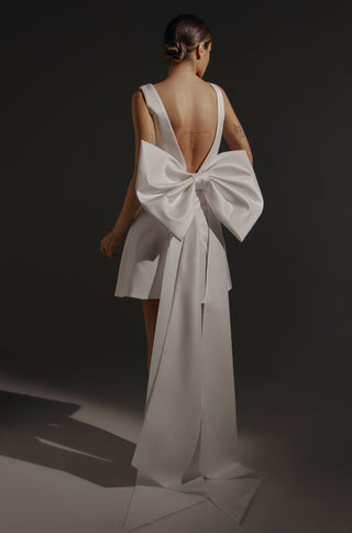 Light ivory Short Wedding Dress Tofa with Huge Bow Olivia Bottega Light ivory Short Wedding Dress Tofa with Huge Bow Olivia Bottega