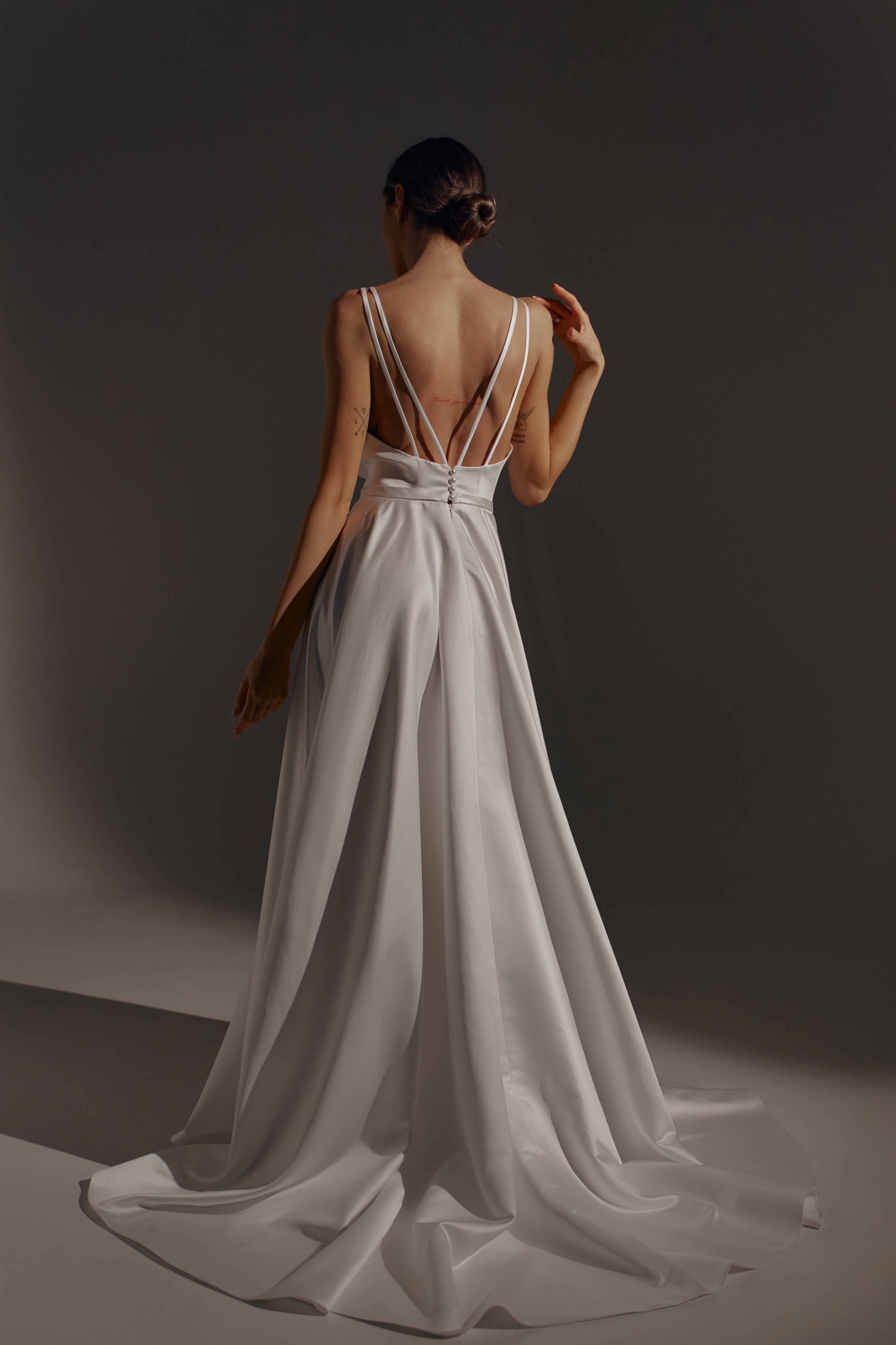 Learn About The Grecian Style Of Dressing | Grecian style wedding dress,  Wedding dress chiffon, Greek wedding dresses