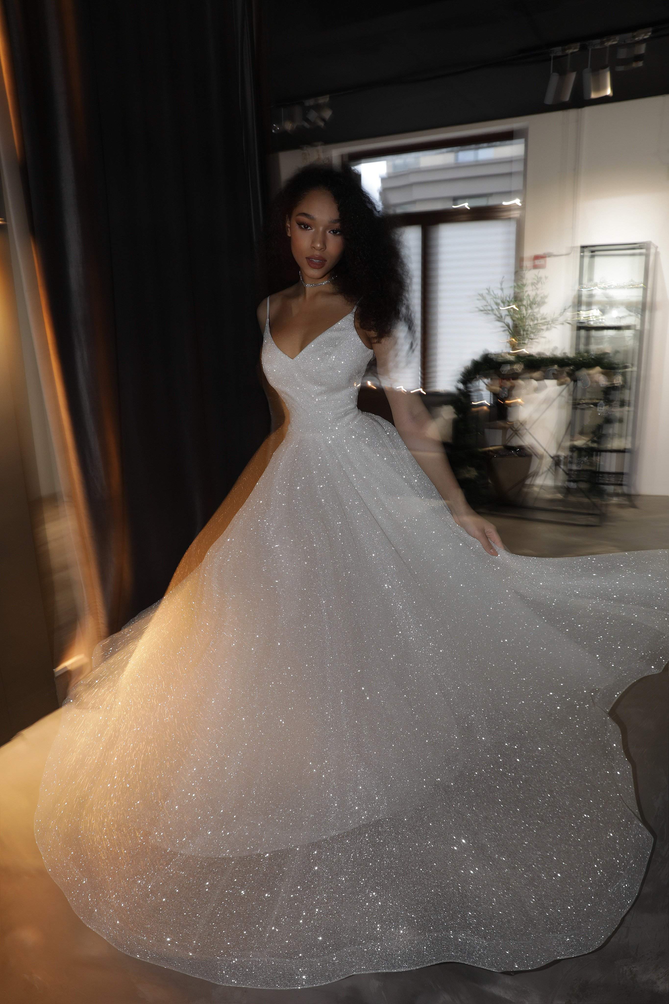Glitter Hollow Back Wedding Dresses Tulle Frosted Lace A Line Wedding Dress  - China Wedding Dresses and Bridal Wedding Dress price | Made-in-China.com