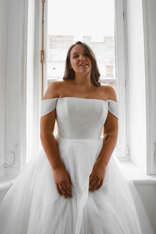 Plus Size Shiny Off-the-Shoulder Wedding Dress Klouzi 2 with wide straps US 8 Plus Size Shiny Off-the-Shoulder Wedding Dress Klouzi 2 with wide straps US 8