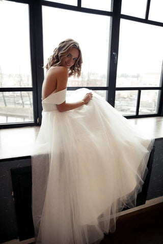 Minimalist tulle wedding dress Klouzi 2 - oliviabottega