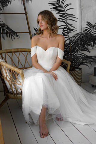 Minimalist Tulle Wedding Dress Klouzi with wide straps