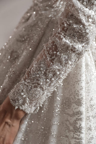 Royal Lace Off-The-Shoulder Sparkly Wedding Dress Meryem US 10 Royal Lace Off-The-Shoulder Sparkly Wedding Dress Meryem US 10