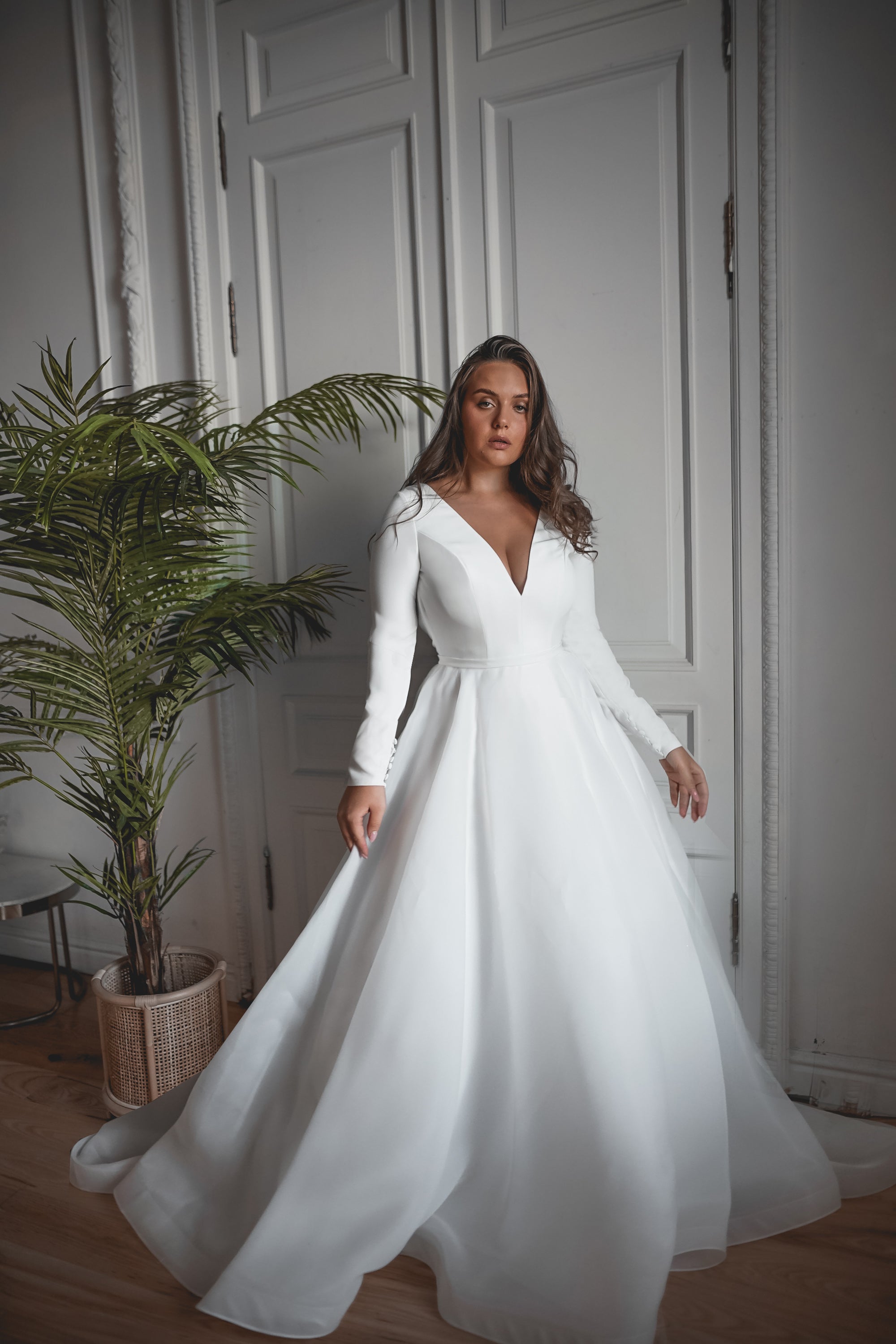 How To Glam Up A Simple Minimalist Wedding Dress
